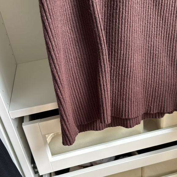 Cozy Brown Ribbed Knit Turtleneck sweater - Picture 3 of 5